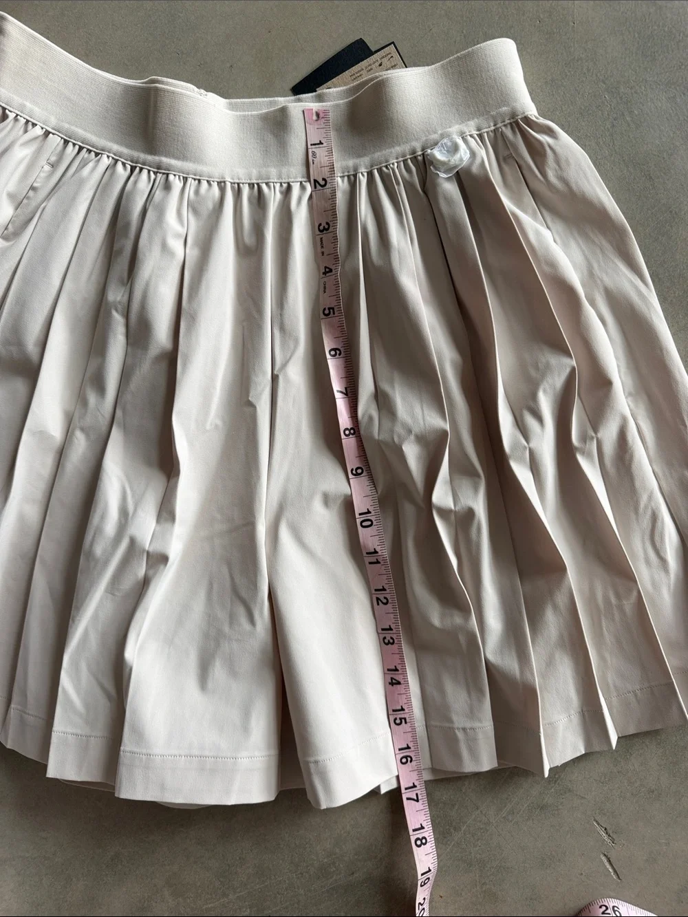 NWT Nike Women's Pleated Circle shorts  in Light Beige size medium